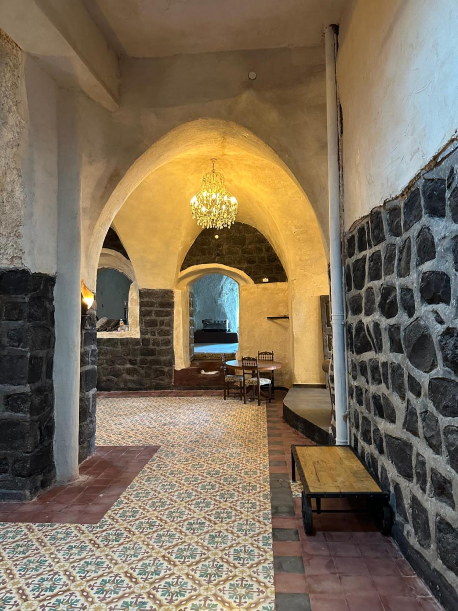 Готель Dona Castle Тиверіада Екстер'єр фото